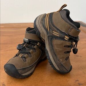 Keen Targhee Mid Brown Waterproof Sneakers Size 8
